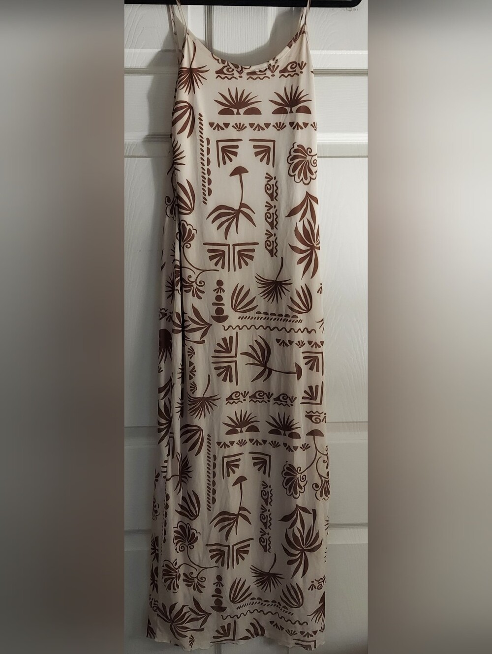 Neutral Cream & Brown Printed Maxi Skirt. Size Medium. D-610